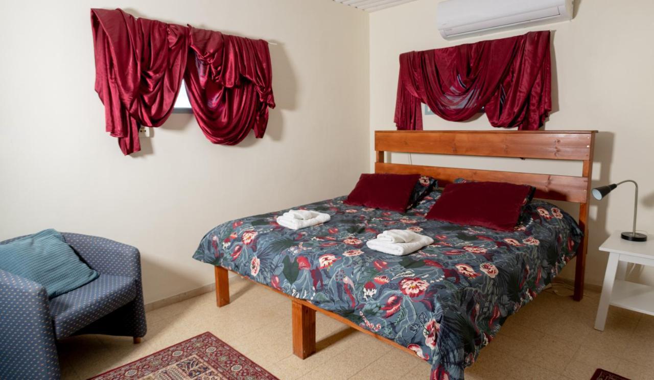 Aliyah Return Center Bed and Breakfast Degania Bet Buitenkant foto