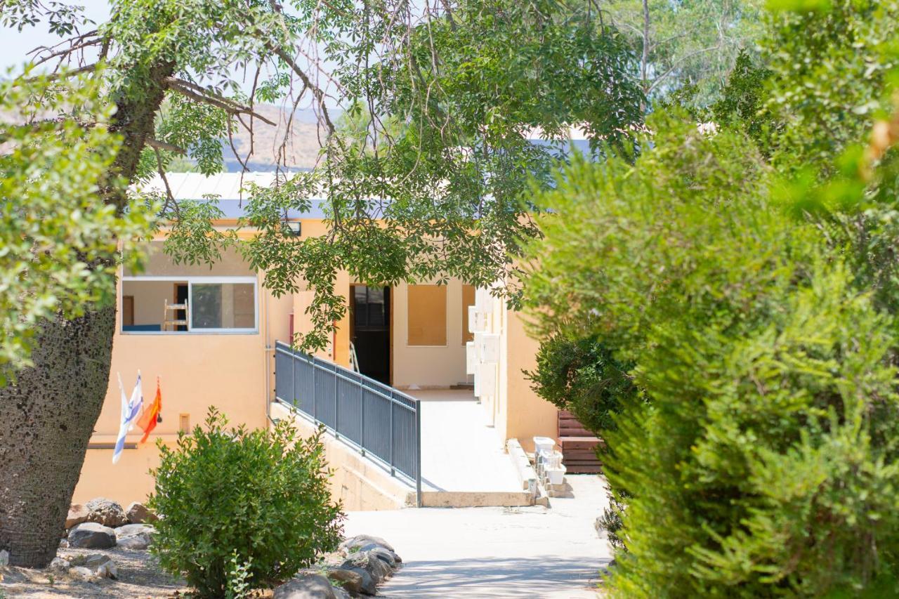 Aliyah Return Center Bed and Breakfast Degania Bet Buitenkant foto