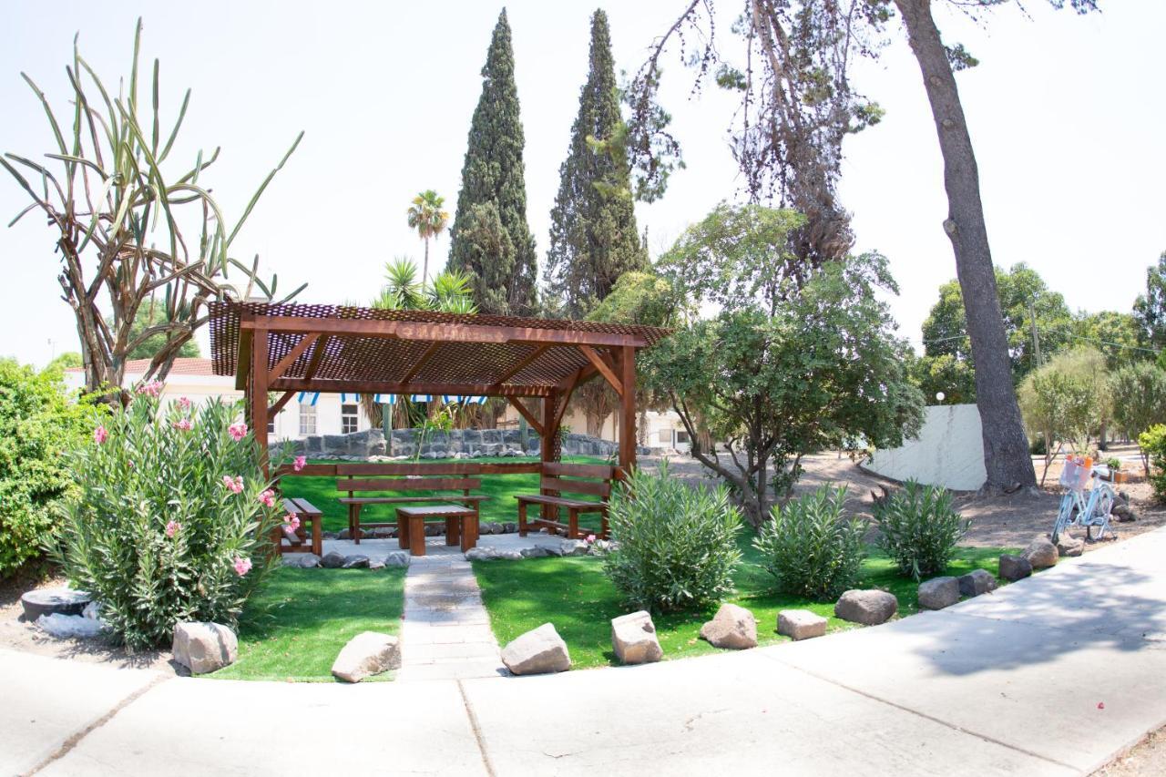 Aliyah Return Center Bed and Breakfast Degania Bet Buitenkant foto